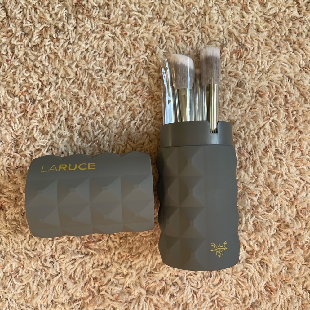 Laruce Makeup Brush Set of 5, brand new, never used